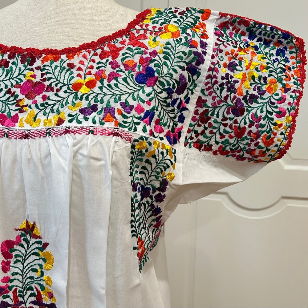 San Antonino Maxi Dress,Oaxaca Mexican dress.Hand Embroidered with Silk Threads. - Picture 5 of 8
